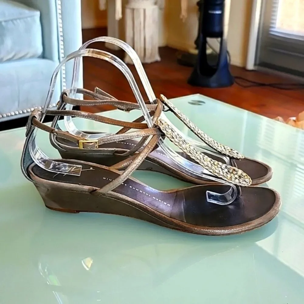 Giuseppe‎ Zanotti Crystal Embellished T-Strap Boho Luxe  Chic Sandals Size 39.5